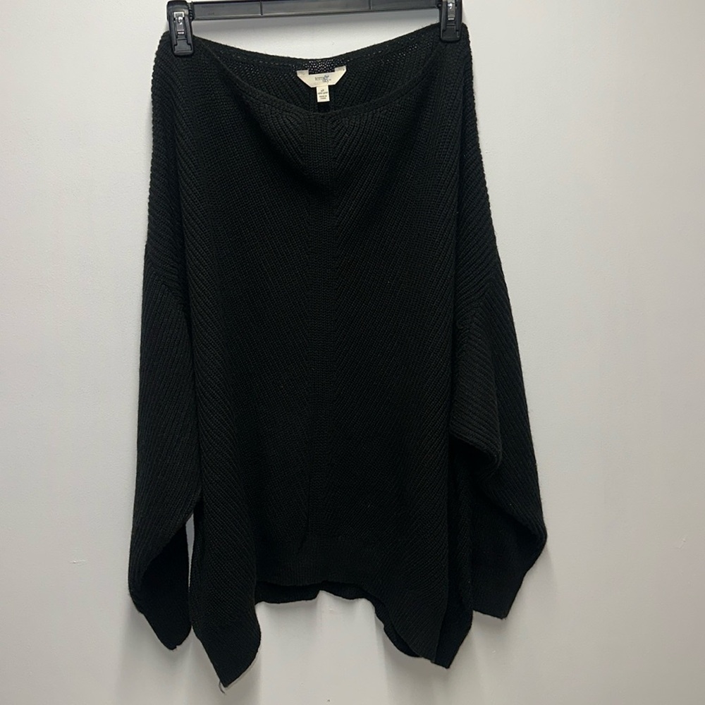 Black knot sweater